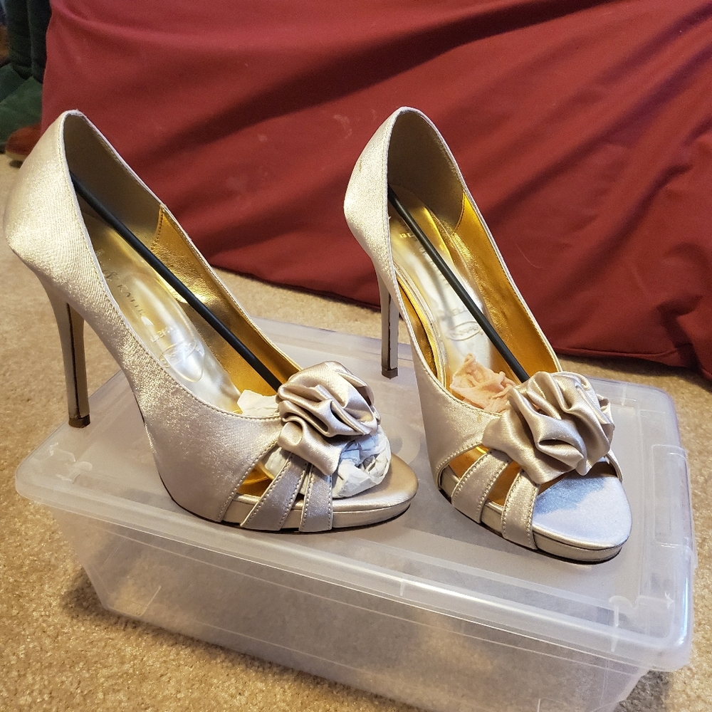 Gold 5in heels